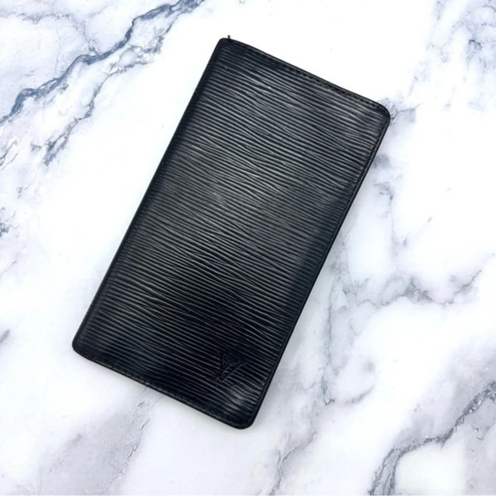 AUTHENTIC Louis Vuitton Monogram Porte Valeurs Checkbook Wallet. Color: Black
